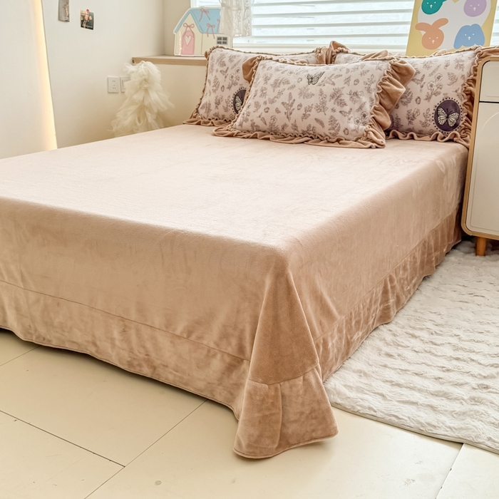 91家纺网 家纺一手货源 找家纺 橘子家 2025轻奢法式花边公主风婴儿绒牛奶绒高克重四件套 幻蝶