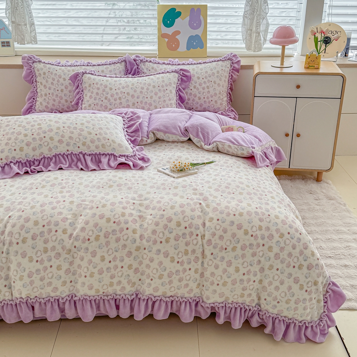 91家纺网 家纺一手货源 找家纺 橘子家 2025轻奢法式花边公主风婴儿绒牛奶绒高克重四件套 可可草莓