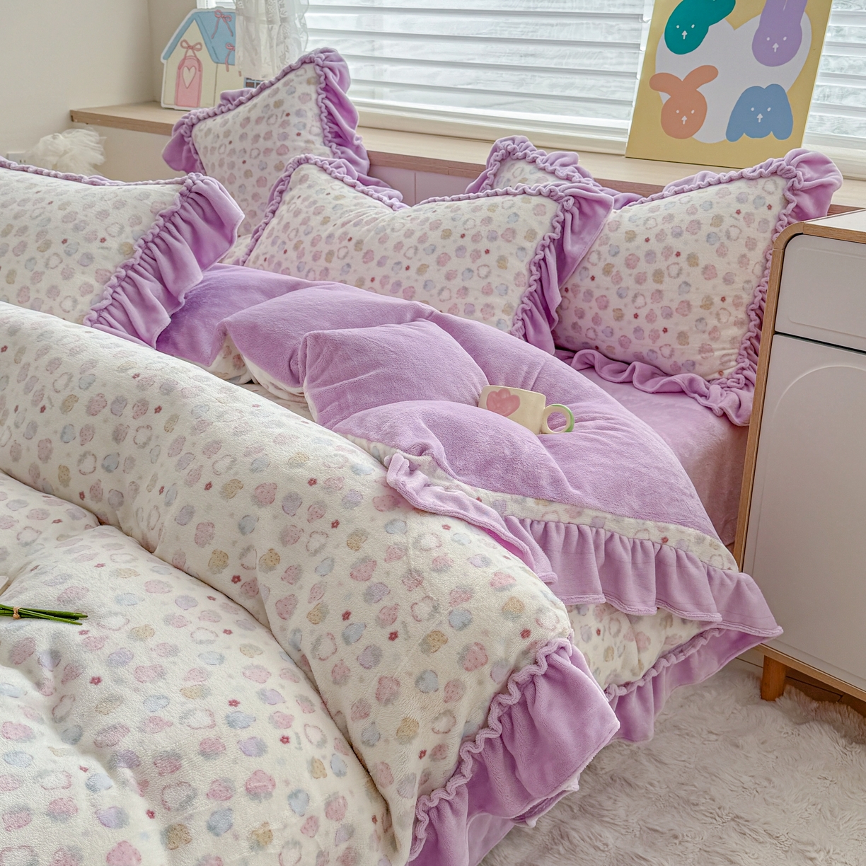 91家纺网 家纺一手货源 找家纺 橘子家 2025轻奢法式花边公主风婴儿绒牛奶绒高克重四件套 可可草莓