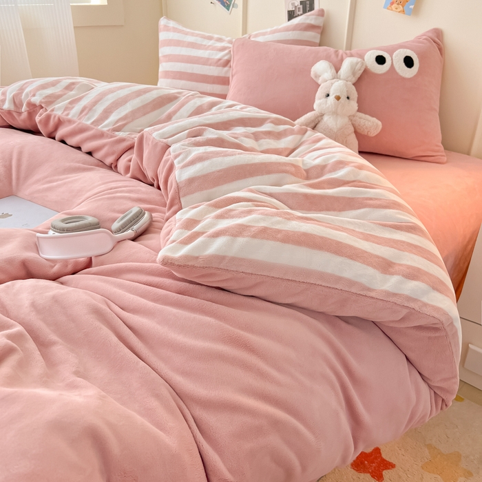 91家纺网 家纺一手货源 找家纺 （总）悦织湾家纺 2025新款简约牛奶绒眼睛系列纯色条纹轻奢时尚卡通冬季加厚保暖学生宿舍三四件套
