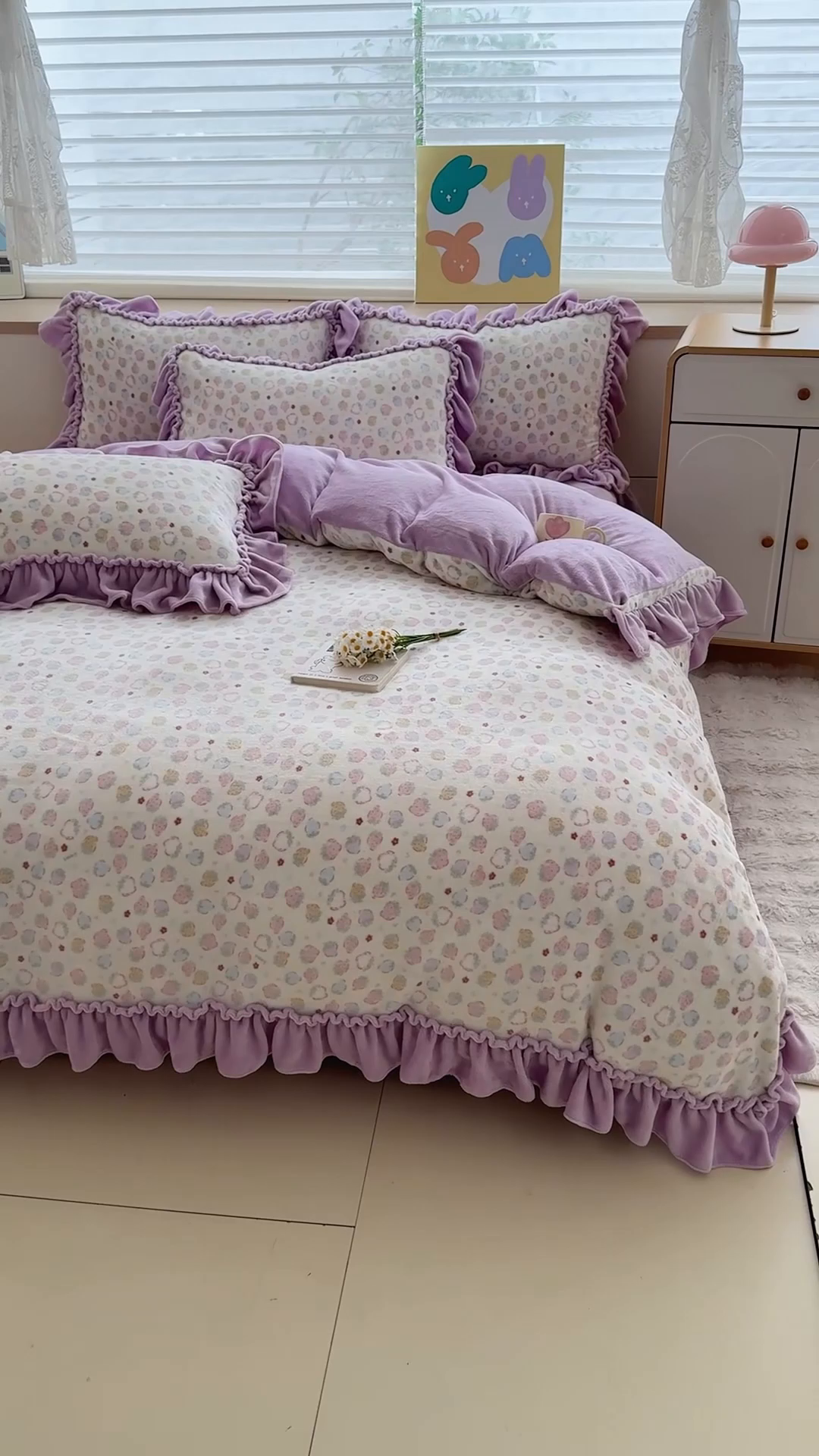 91家纺网 家纺一手货源 找家纺 橘子家 2025轻奢法式花边公主风婴儿绒牛奶绒高克重四件套 可可草莓