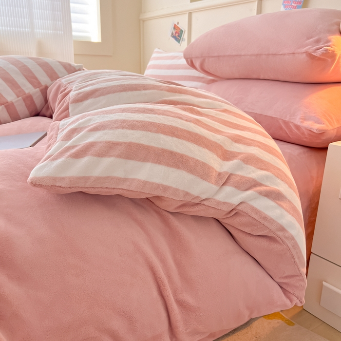 91家纺网 家纺一手货源 找家纺 （总）悦织湾家纺 2025新款简约牛奶绒眼睛系列纯色条纹轻奢时尚卡通冬季加厚保暖学生宿舍三四件套