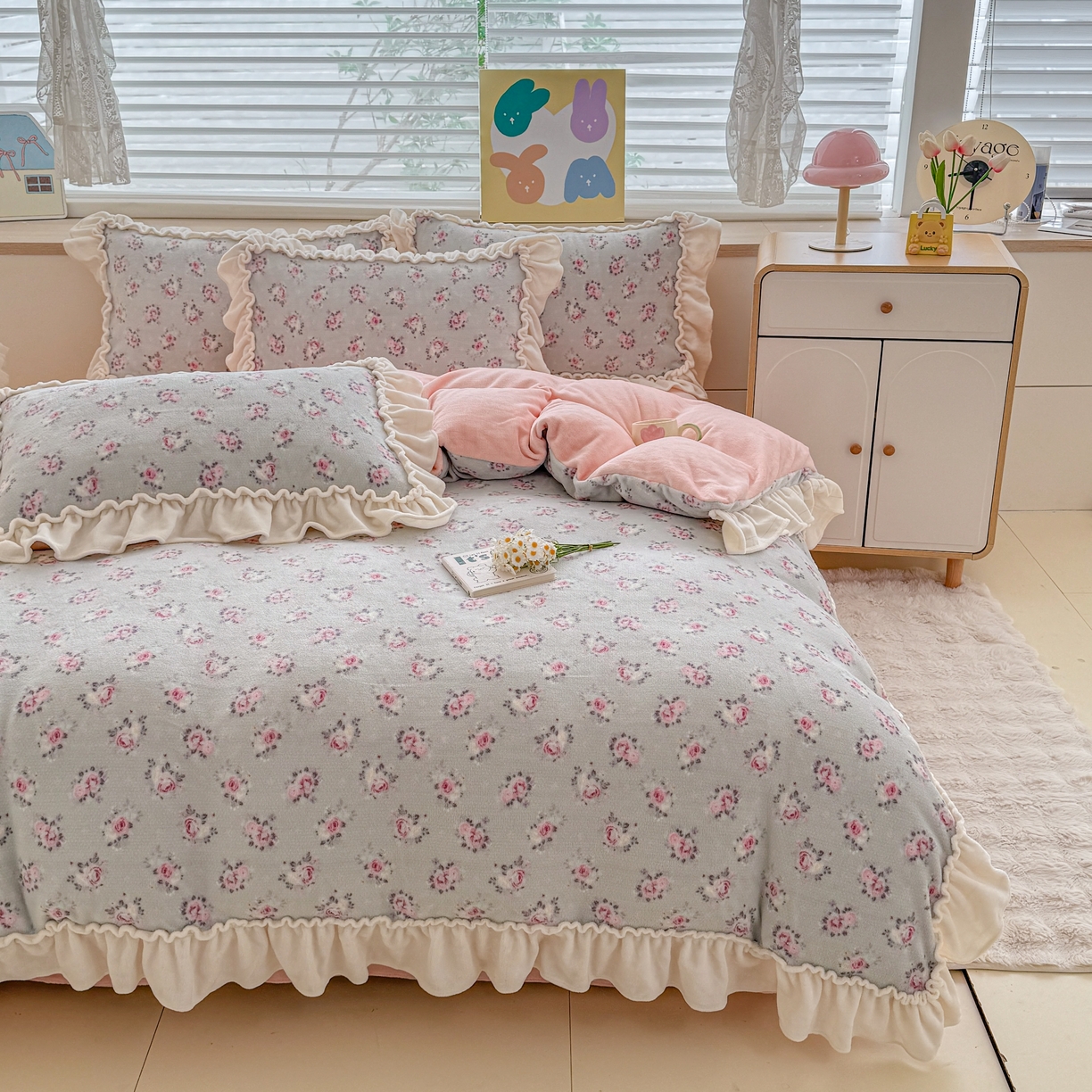 91家纺网 家纺一手货源 找家纺 橘子家 2025轻奢法式花边公主风婴儿绒牛奶绒高克重四件套 蔓可