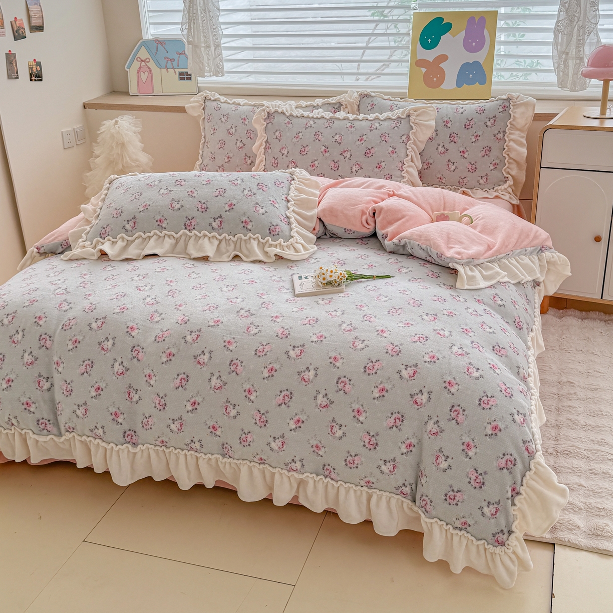 91家纺网 家纺一手货源 找家纺 橘子家 2025轻奢法式花边公主风婴儿绒牛奶绒高克重四件套 蔓可