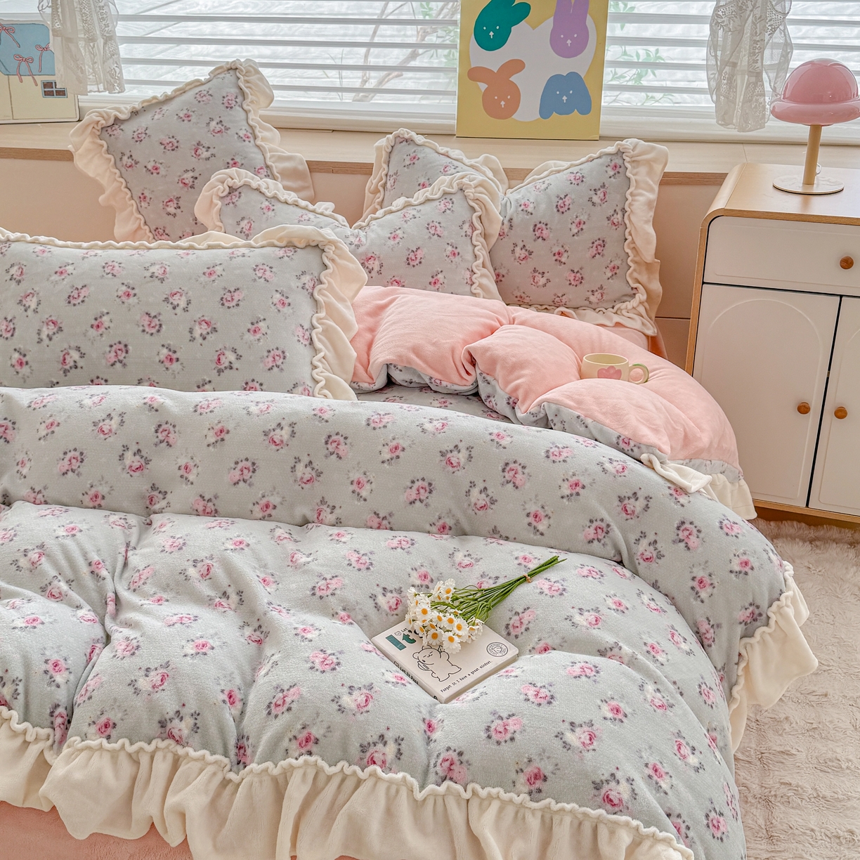 91家纺网 家纺一手货源 找家纺 橘子家 2025轻奢法式花边公主风婴儿绒牛奶绒高克重四件套 蔓可