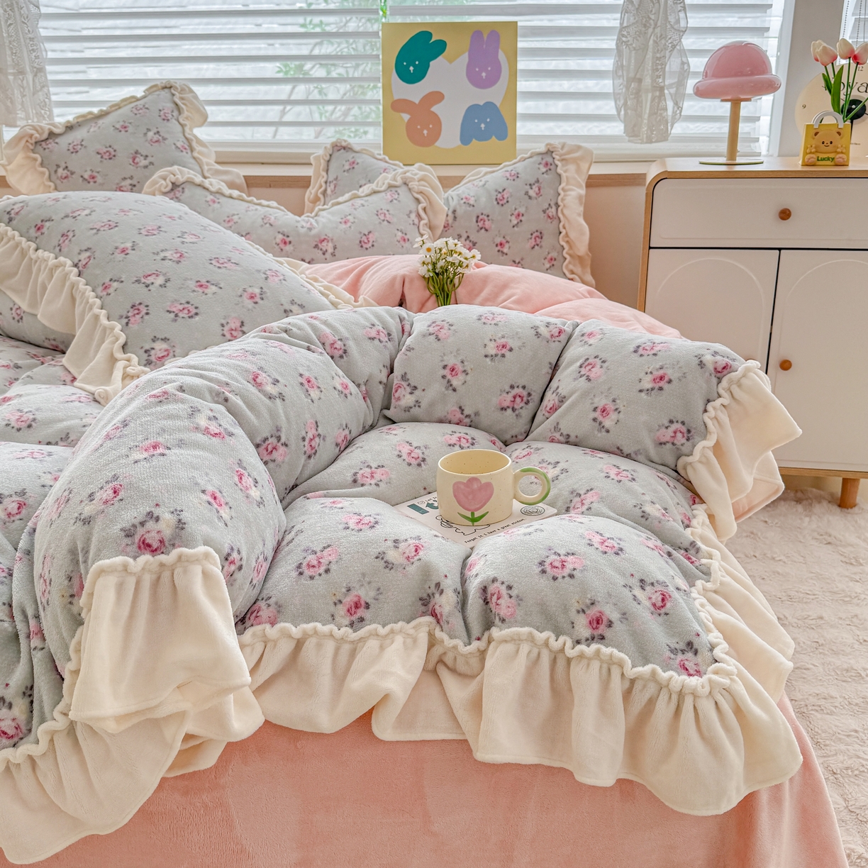 91家纺网 家纺一手货源 找家纺 橘子家 2025轻奢法式花边公主风婴儿绒牛奶绒高克重四件套 蔓可