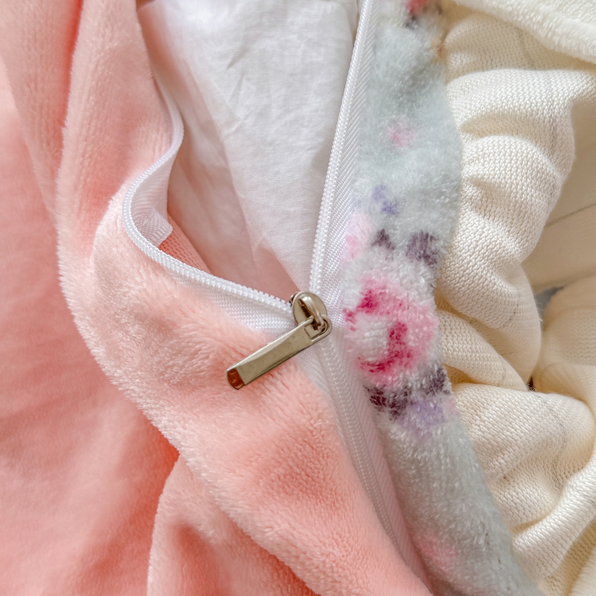 91家纺网 家纺一手货源 找家纺 橘子家 2025轻奢法式花边公主风婴儿绒牛奶绒高克重四件套 蔓可