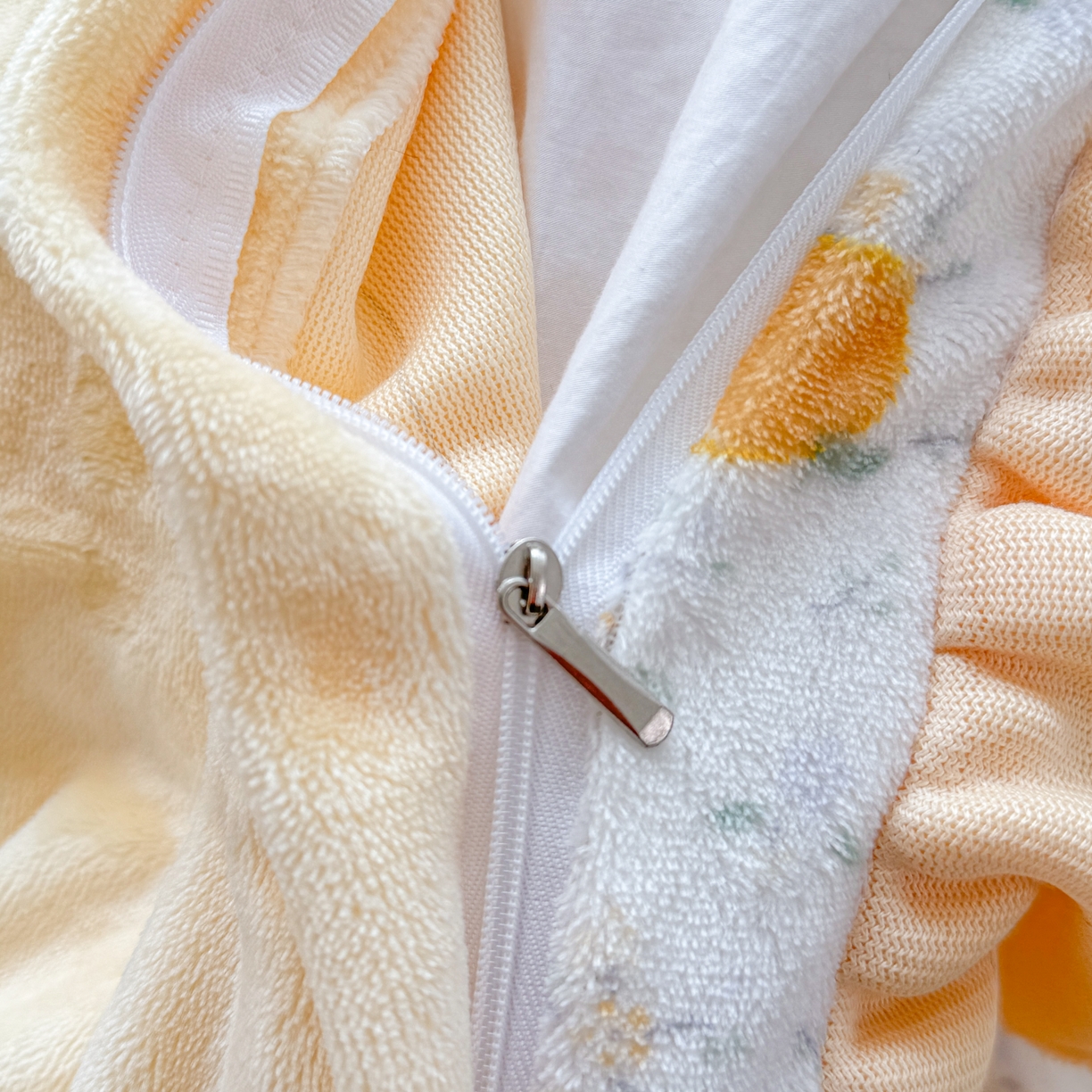 91家纺网 家纺一手货源 找家纺 橘子家 2025轻奢法式花边公主风婴儿绒牛奶绒高克重四件套 蜜桔