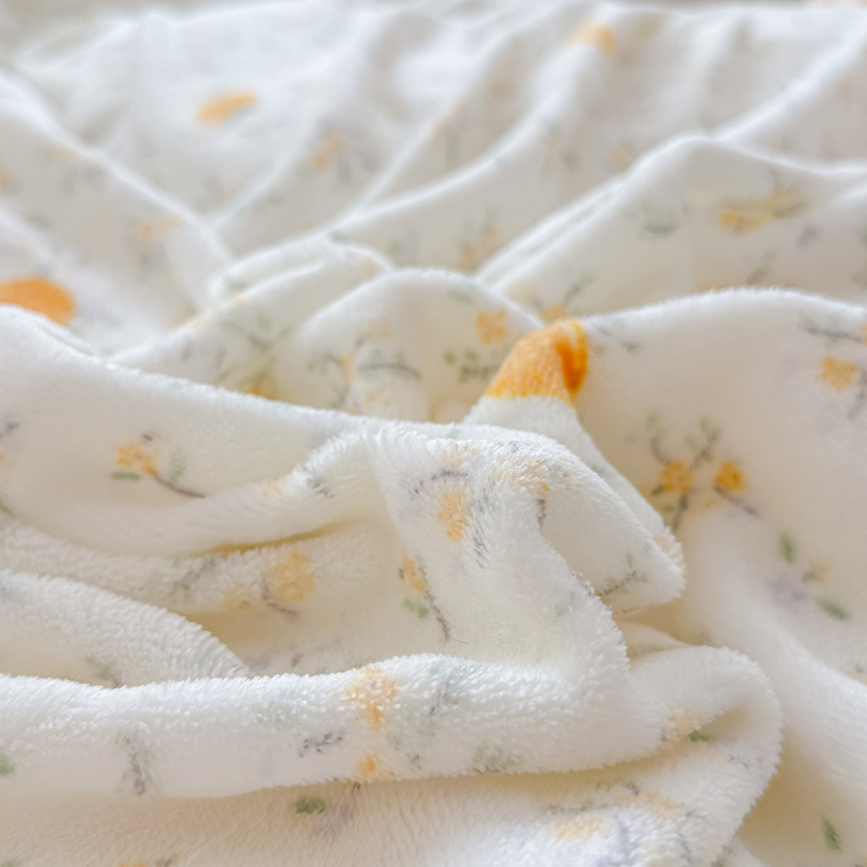 91家纺网 家纺一手货源 找家纺 橘子家 2025轻奢法式花边公主风婴儿绒牛奶绒高克重四件套 蜜桔