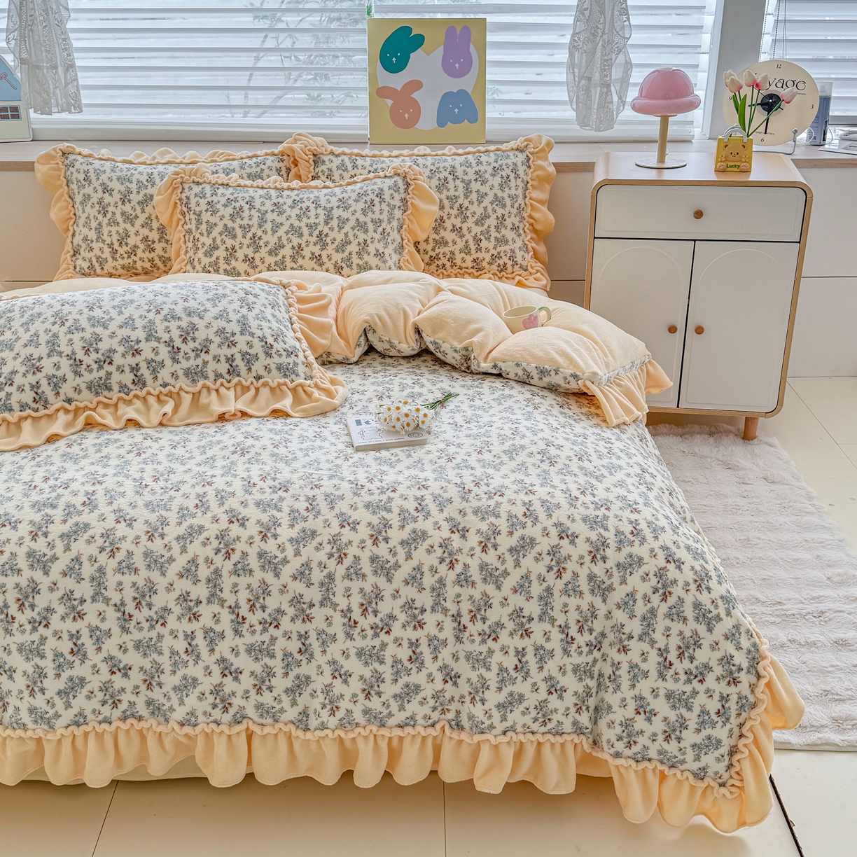 91家纺网 家纺一手货源 找家纺 橘子家 2025轻奢法式花边公主风婴儿绒牛奶绒高克重四件套 浅夕