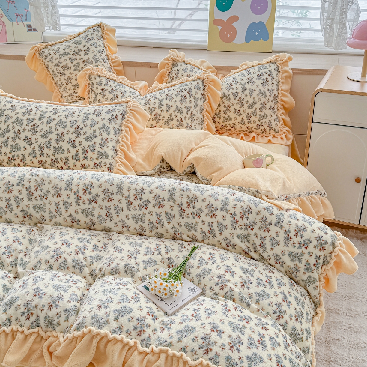 91家纺网 家纺一手货源 找家纺 橘子家 2025轻奢法式花边公主风婴儿绒牛奶绒高克重四件套 浅夕