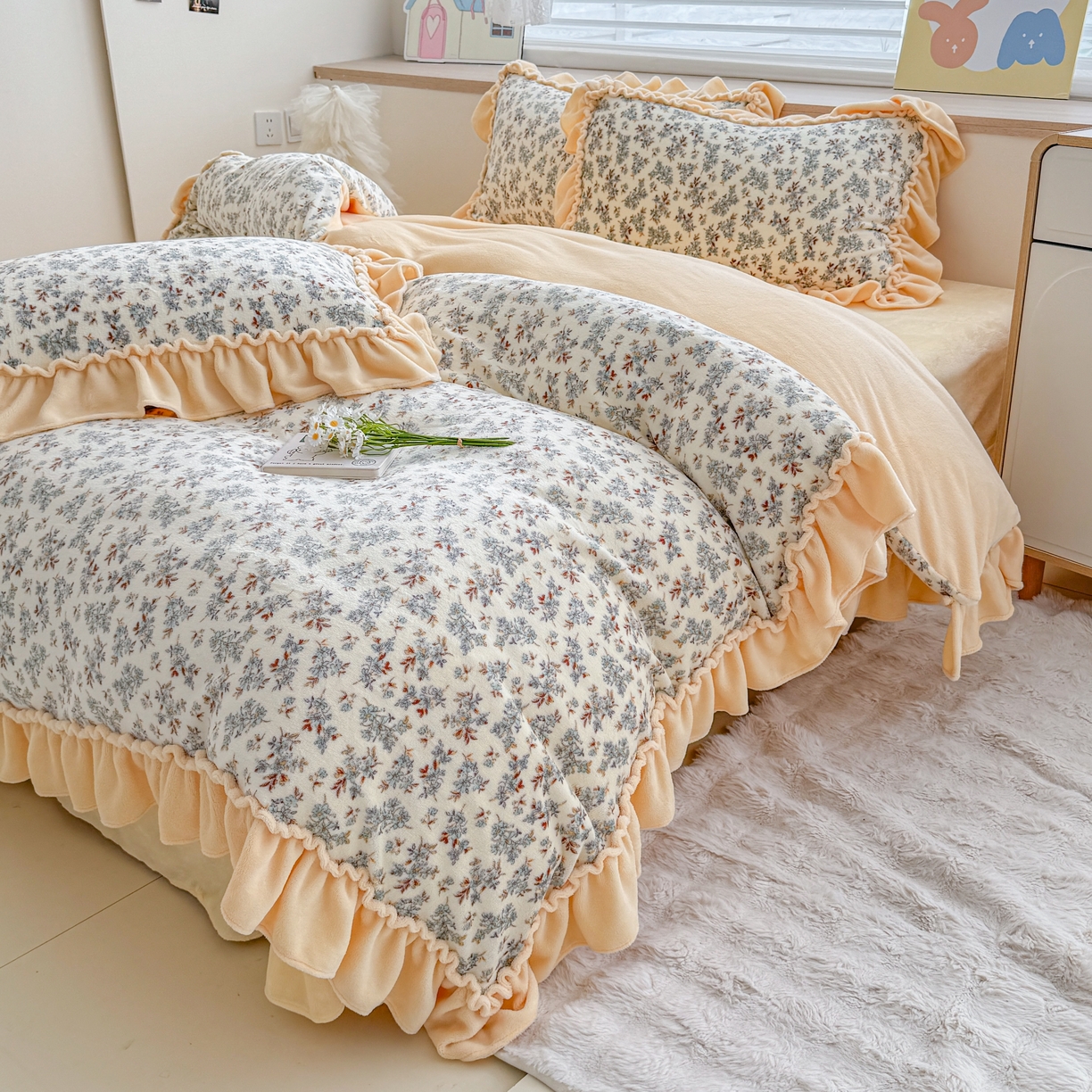 91家纺网 家纺一手货源 找家纺 橘子家 2025轻奢法式花边公主风婴儿绒牛奶绒高克重四件套 浅夕