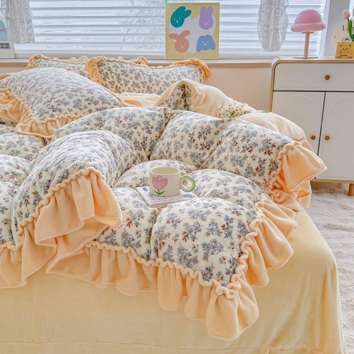 91家纺网 家纺一手货源 找家纺 橘子家 2025轻奢法式花边公主风婴儿绒牛奶绒高克重四件套 浅夕