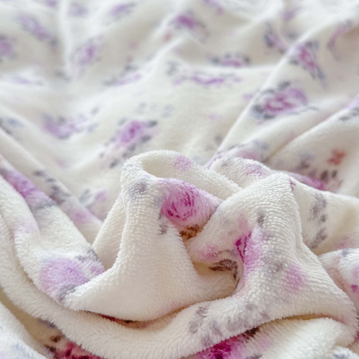 91家纺网 家纺一手货源 找家纺 橘子家 2025轻奢法式花边公主风婴儿绒牛奶绒高克重四件套 乔依