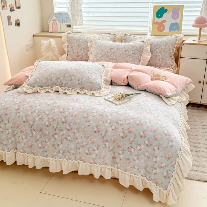 91家纺网 家纺一手货源 找家纺 橘子家 2025轻奢法式花边公主风婴儿绒牛奶绒高克重四件套 甜梦