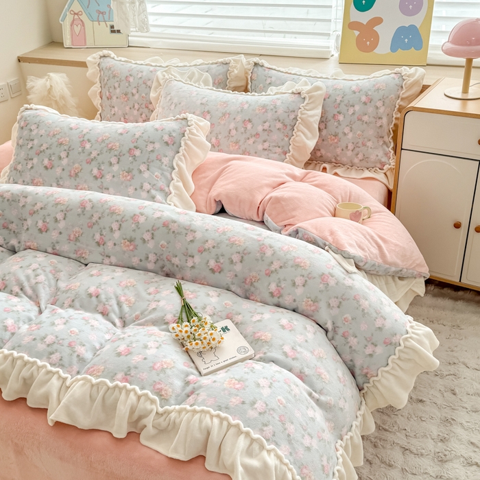 91家纺网 家纺一手货源 找家纺 橘子家 2025轻奢法式花边公主风婴儿绒牛奶绒高克重四件套 甜梦