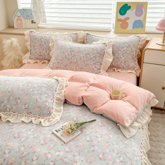 91家纺网 家纺一手货源 找家纺 橘子家 2025轻奢法式花边公主风婴儿绒牛奶绒高克重四件套 甜梦