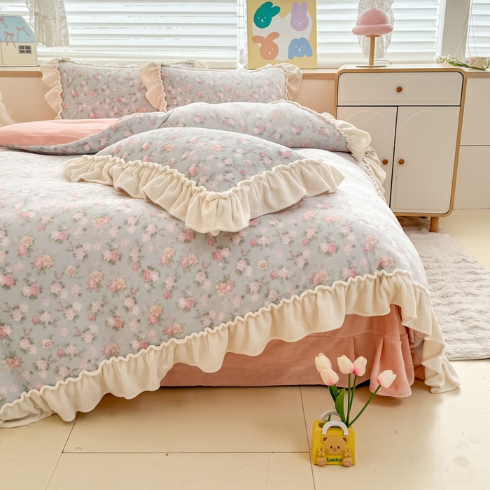 91家纺网 家纺一手货源 找家纺 橘子家 2025轻奢法式花边公主风婴儿绒牛奶绒高克重四件套 甜梦