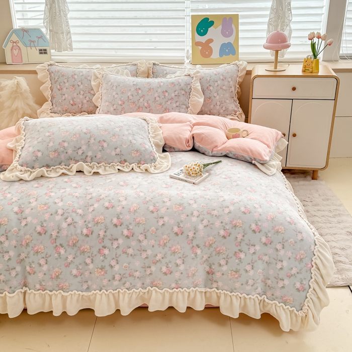 91家纺网 家纺一手货源 找家纺 橘子家 2025轻奢法式花边公主风婴儿绒牛奶绒高克重四件套 甜梦