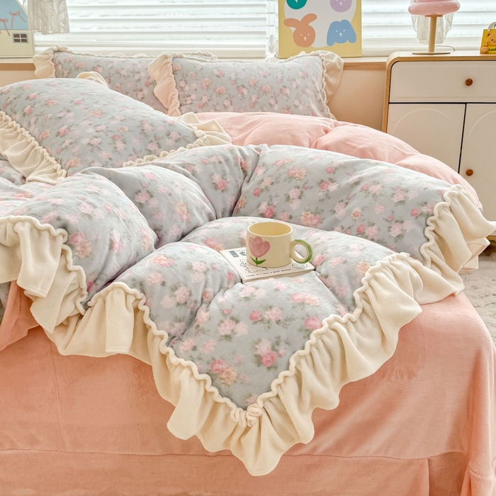 91家纺网 家纺一手货源 找家纺 橘子家 2025轻奢法式花边公主风婴儿绒牛奶绒高克重四件套 甜梦