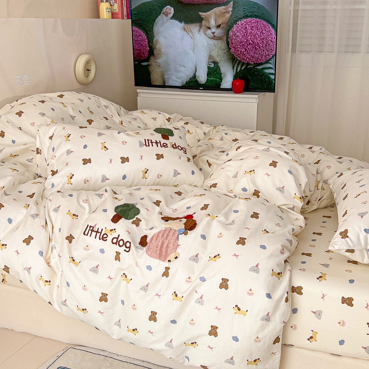 91家纺网 家纺一手货源 找家纺 舒居家纺 2025新款13070全棉纯棉毛巾绣四件套 奇趣缤纷