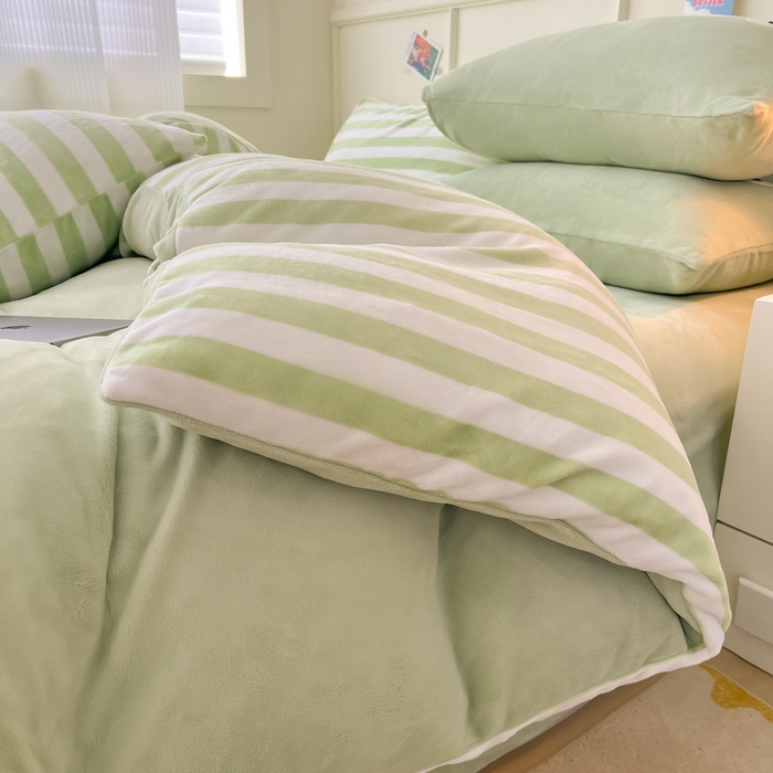 91家纺网 家纺一手货源 找家纺 悦织湾家纺 2025新款简约牛奶绒眼睛系列纯色条纹轻奢时尚卡通冬季加厚保暖学生宿舍三四件套 简约牛奶绒果绿苏条