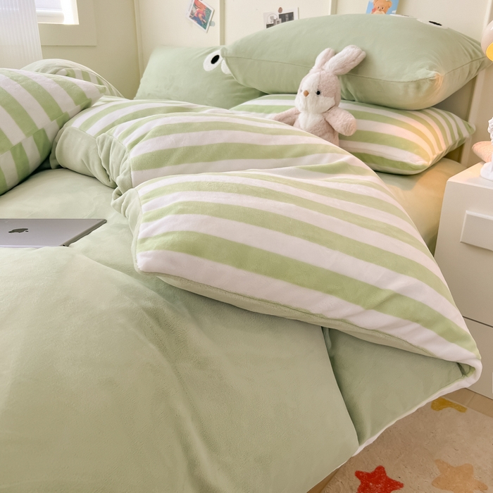 91家纺网 家纺一手货源 找家纺 悦织湾家纺 2025新款简约牛奶绒眼睛系列纯色条纹轻奢时尚卡通冬季加厚保暖学生宿舍三四件套 简约牛奶绒果绿苏条