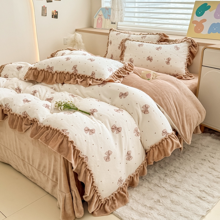 91家纺网 家纺一手货源 找家纺 橘子家 2025轻奢法式花边公主风婴儿绒牛奶绒高克重四件套 甜心