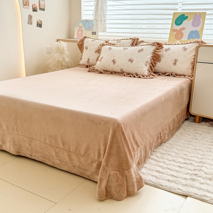 91家纺网 家纺一手货源 找家纺 橘子家 2025轻奢法式花边公主风婴儿绒牛奶绒高克重四件套 甜心