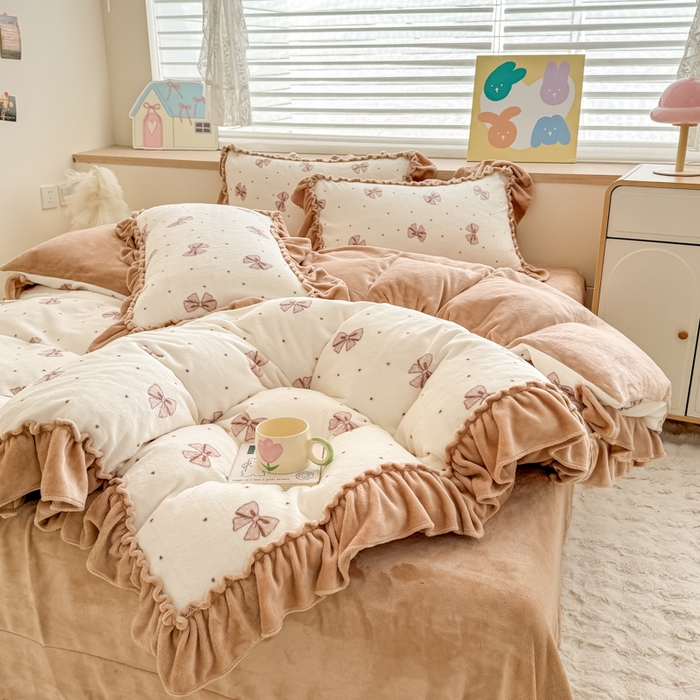 91家纺网 家纺一手货源 找家纺 橘子家 2025轻奢法式花边公主风婴儿绒牛奶绒高克重四件套 甜心