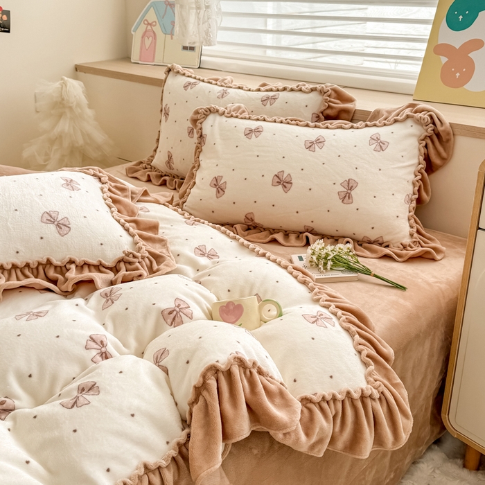 91家纺网 家纺一手货源 找家纺 橘子家 2025轻奢法式花边公主风婴儿绒牛奶绒高克重四件套 甜心