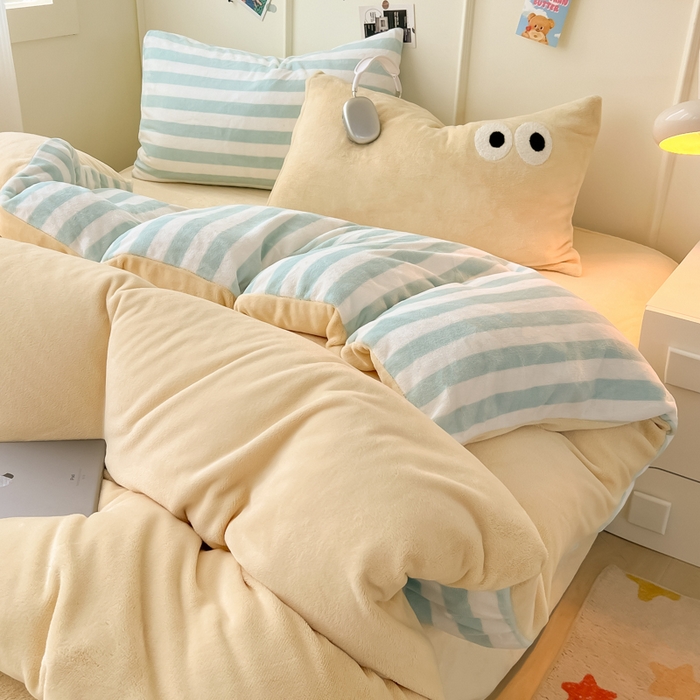 91家纺网 家纺一手货源 找家纺 悦织湾家纺 2025新款简约牛奶绒眼睛系列纯色条纹轻奢时尚卡通冬季加厚保暖学生宿舍三四件套 简约牛奶绒浅黄十条兰灰