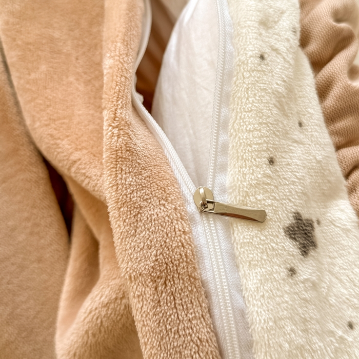 91家纺网 家纺一手货源 找家纺 橘子家 2025轻奢法式花边公主风婴儿绒牛奶绒高克重四件套 小熊抱抱