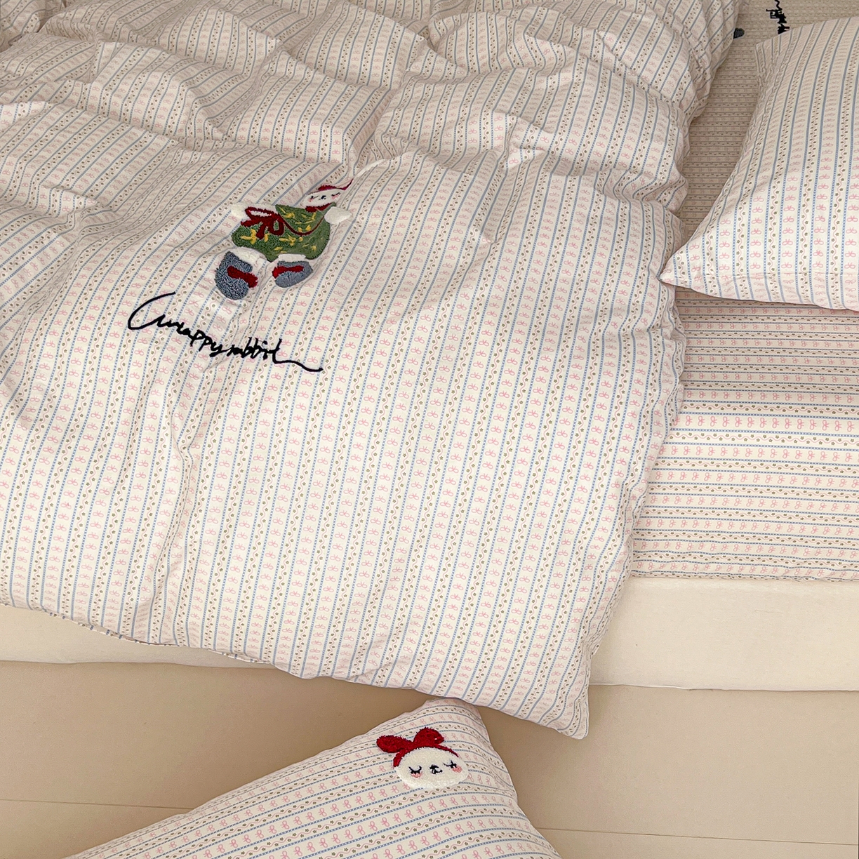 91家纺网 家纺一手货源 找家纺 舒居家纺 2025新款13070全棉纯棉毛巾绣四件套 友谊结