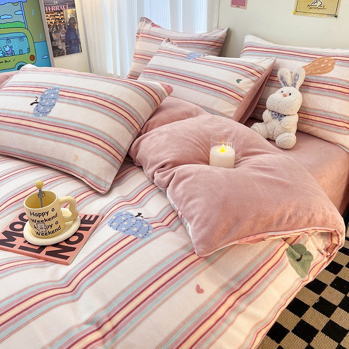 91家纺网 家纺一手货源 找家纺 HL原创 2025新款牛奶绒四件套 彩条南瓜