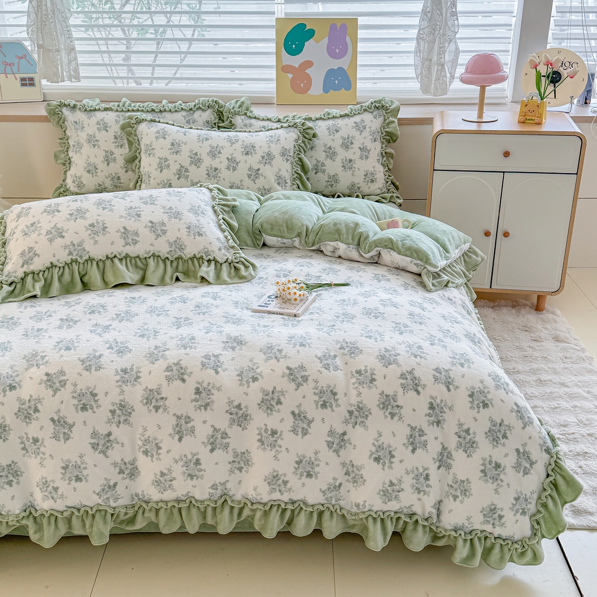 91家纺网 家纺一手货源 找家纺 橘子家 2025轻奢法式花边公主风婴儿绒牛奶绒高克重四件套 云漫