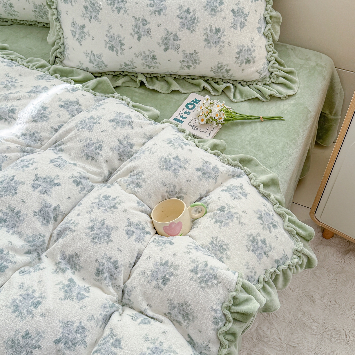 91家纺网 家纺一手货源 找家纺 橘子家 2025轻奢法式花边公主风婴儿绒牛奶绒高克重四件套 云漫