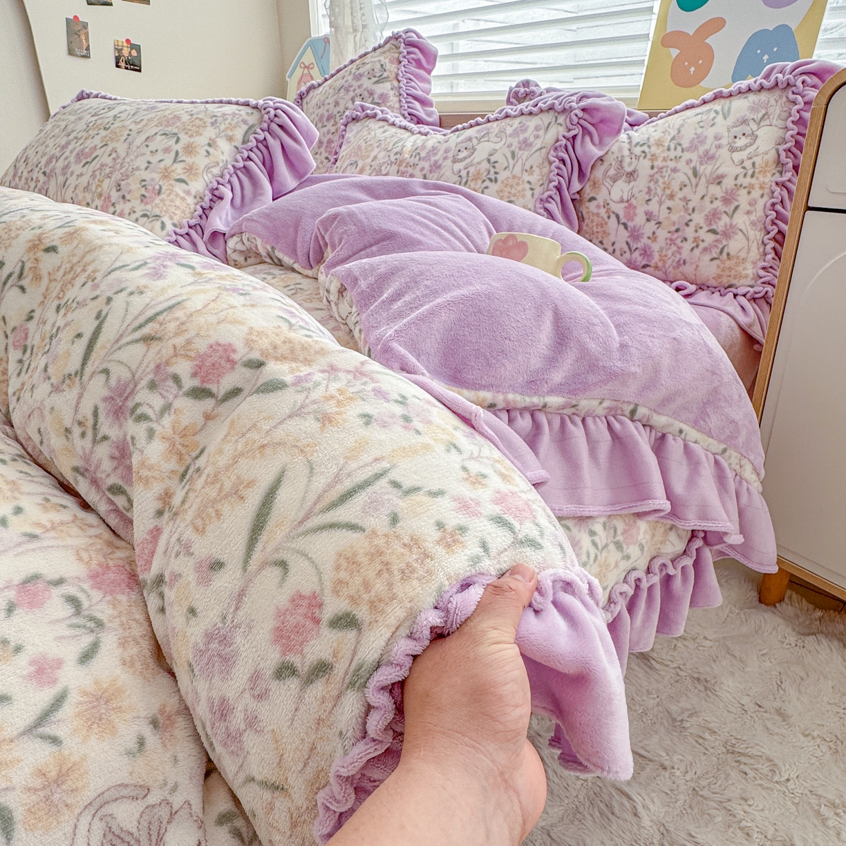 91家纺网 家纺一手货源 找家纺 橘子家 2025轻奢法式花边公主风婴儿绒牛奶绒高克重四件套 枝蔓