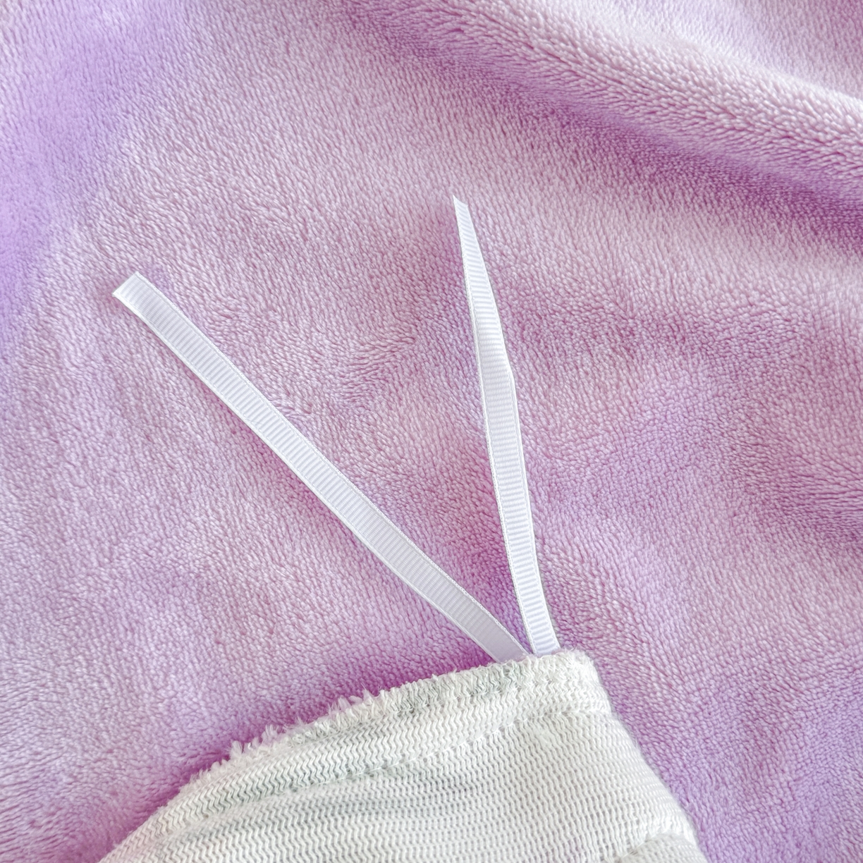 91家纺网 家纺一手货源 找家纺 橘子家 2025轻奢法式花边公主风婴儿绒牛奶绒高克重四件套 枝蔓