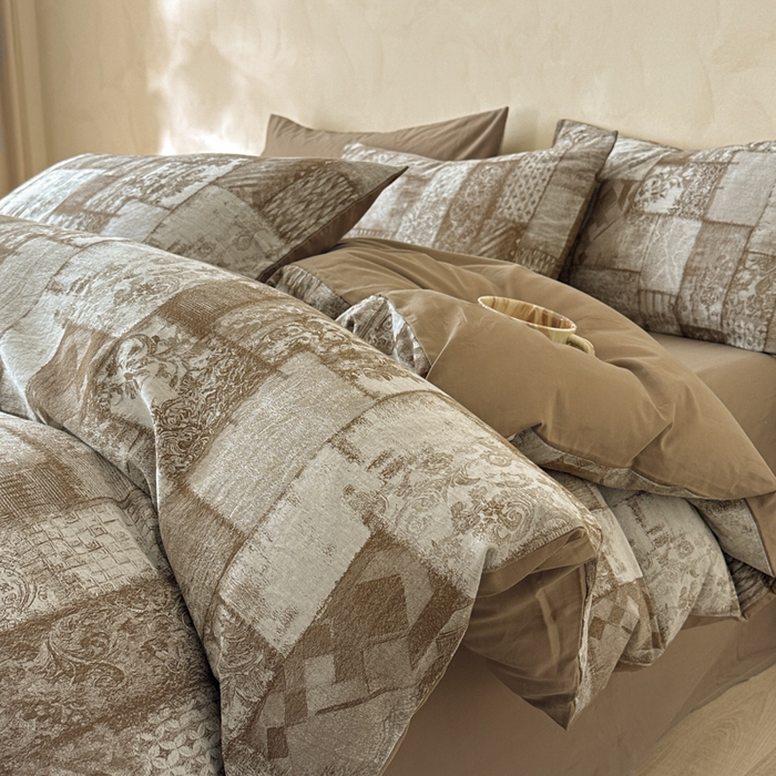 91家纺网 家纺一手货源 找家纺 言一 2025新款A类100支陶瓷轻磨毛新疆长绒棉纯棉全棉提花四件套 古韵织锦-咖