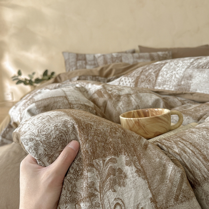 91家纺网 家纺一手货源 找家纺 言一 2025新款A类100支陶瓷轻磨毛新疆长绒棉纯棉全棉提花四件套 古韵织锦-咖