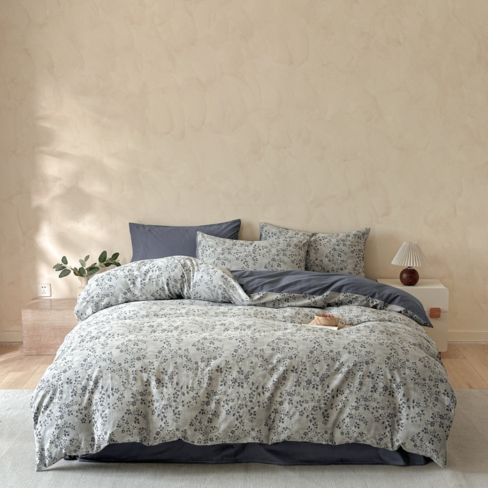 91家纺网 家纺一手货源 找家纺 言一 2025新款A类100支陶瓷轻磨毛新疆长绒棉纯棉全棉提花四件套 花影摇枝-蓝