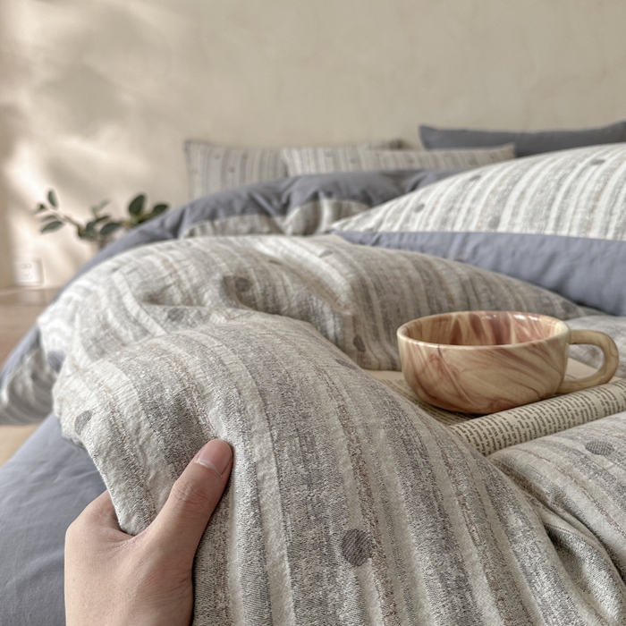 91家纺网 家纺一手货源 找家纺 言一 2025新款A类100支陶瓷轻磨毛新疆长绒棉纯棉全棉提花四件套 海盐波点-灰蓝