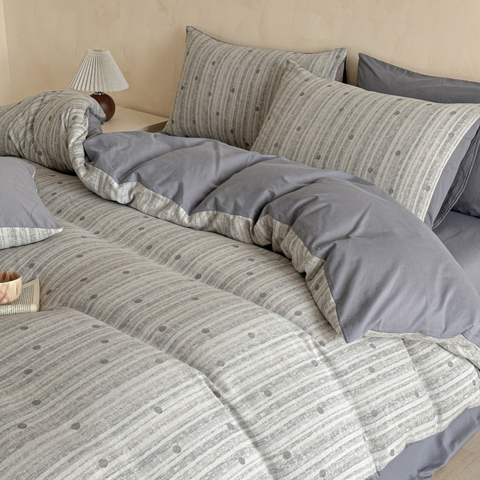 91家纺网 家纺一手货源 找家纺 言一 2025新款A类100支陶瓷轻磨毛新疆长绒棉纯棉全棉提花四件套 海盐波点-灰蓝