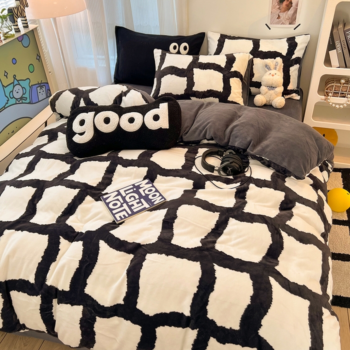 91家纺网 家纺一手货源 找家纺 HL原创 2025新款牛奶绒四件套 黑白格调