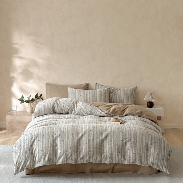 91家纺网 家纺一手货源 找家纺 言一 2025新款A类100支陶瓷轻磨毛新疆长绒棉纯棉全棉提花四件套 海盐波点-浅咖