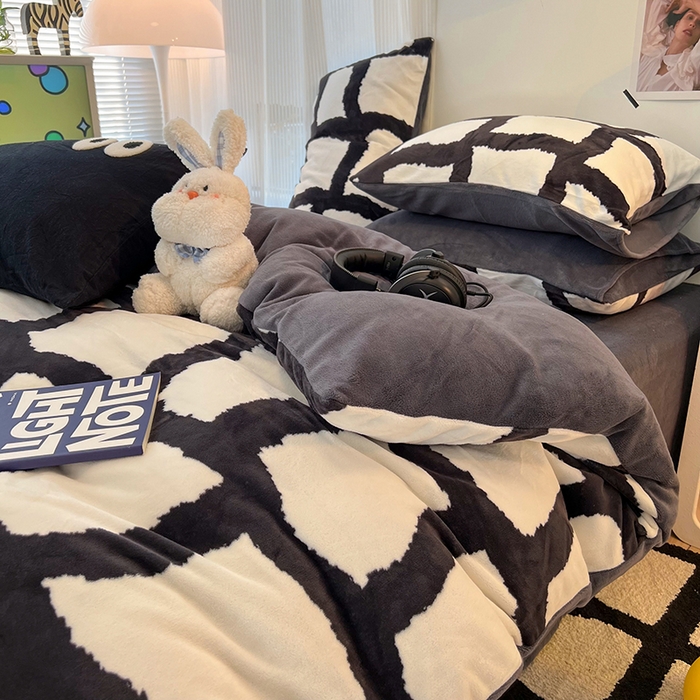 91家纺网 家纺一手货源 找家纺 HL原创 2025新款牛奶绒四件套 黑白格调