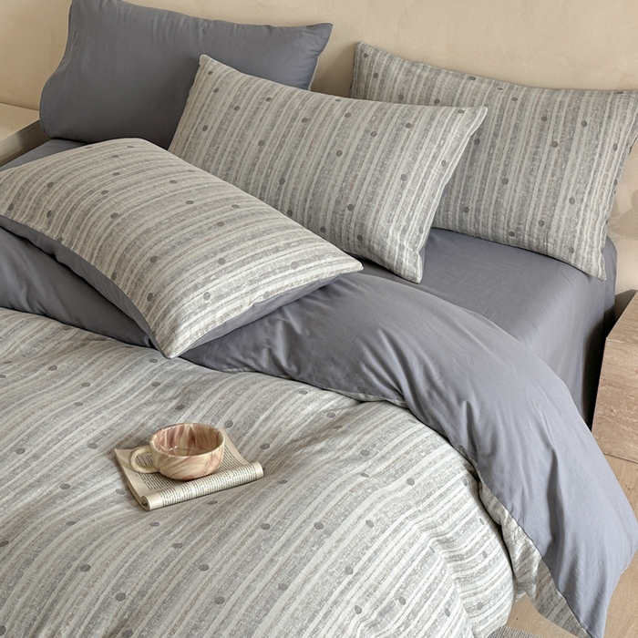 91家纺网 家纺一手货源 找家纺 言一 2025新款A类100支陶瓷轻磨毛新疆长绒棉纯棉全棉提花四件套 海盐波点-灰蓝