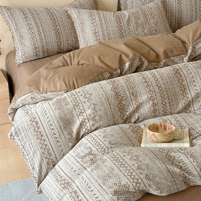 91家纺网 家纺一手货源 找家纺 言一 2025新款A类100支陶瓷轻磨毛新疆长绒棉纯棉全棉提花四件套 南阳假日-咖