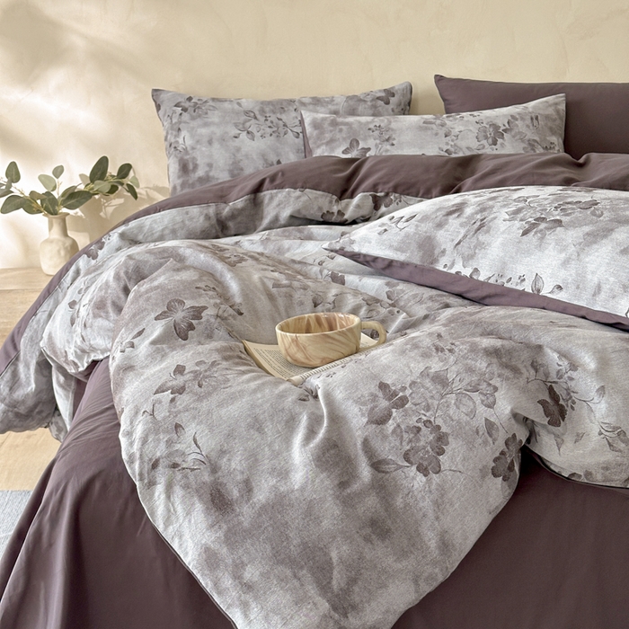 91家纺网 家纺一手货源 找家纺 言一 2025新款A类100支陶瓷轻磨毛新疆长绒棉纯棉全棉提花四件套 墨雨共间-咖